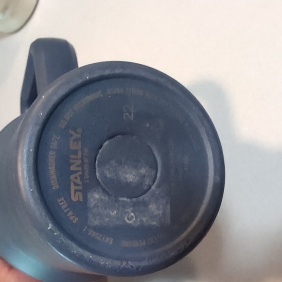 Stanley Blue Travel Mug With Mountain Scene - Picture 5 of 5